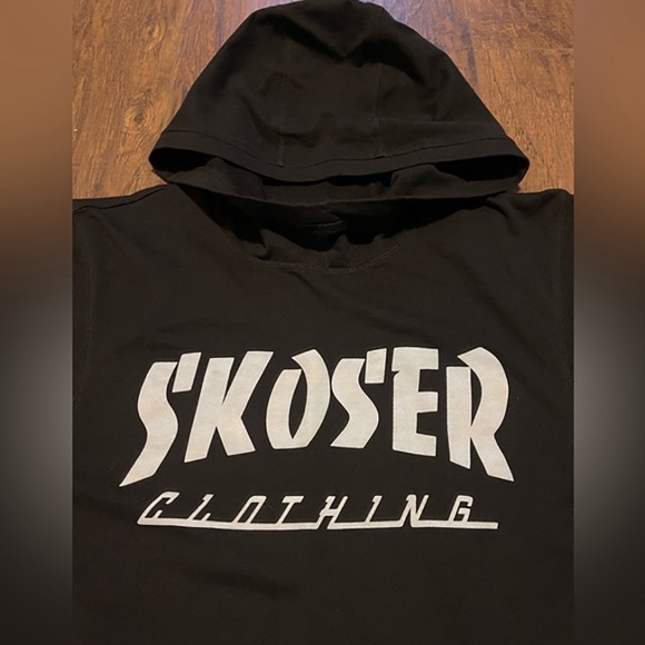 Black Tank Top with Hood and Print - Picture 5 of 5